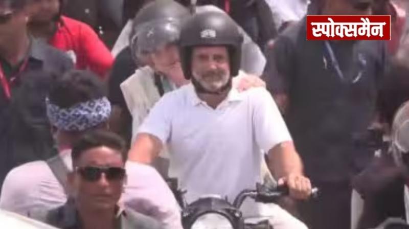 Priyanka Gandhi on bike with Rahul Gandhi during Bihar rally News in Hindi 