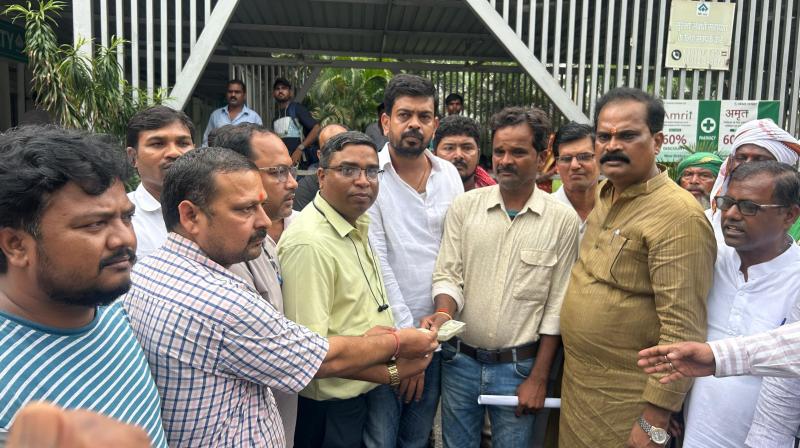 Compensation given to family of the deceased worker in accident at Shivpriya Steel Industry news in hindi