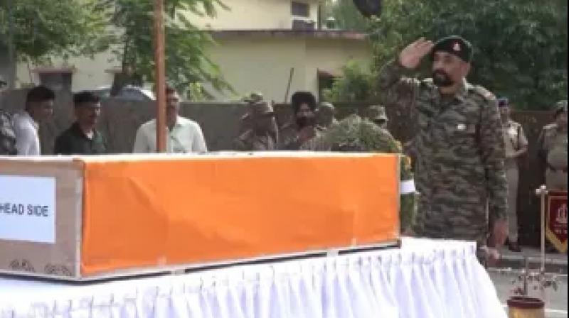 Tributes paid to soldier martyred in Kishtwar encounter News In Hindi Tributes paid to soldier martyred in Kishtwar encounter News In Hindi