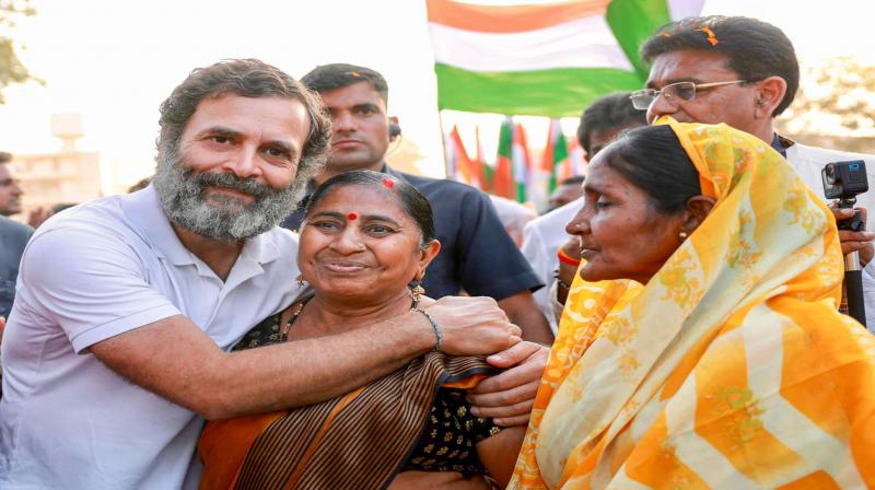 Farmer family woman told Rahul Gandhi, 'Promise loan waiver, Congress government will be formed'