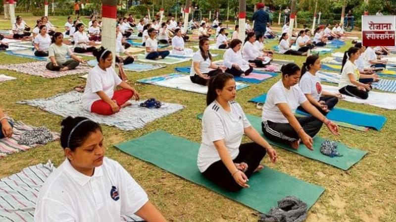 2 lakh people practice free yoga daily in CM The Yogashala news in hindi 