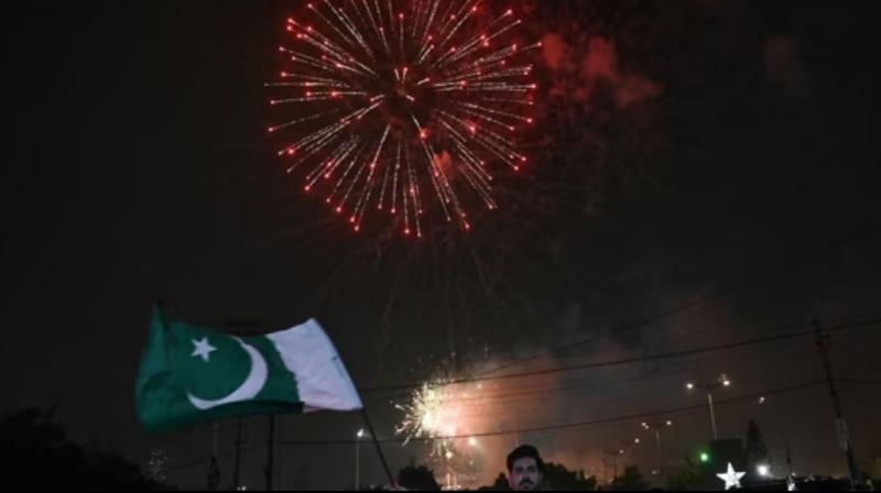Horrible scene of celebration of independence in Karachi news in hindi 