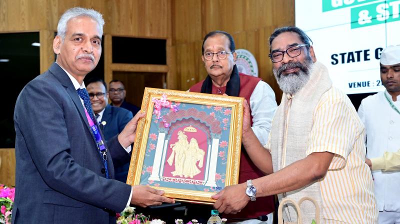 MoU was signed between Finance Department and SBI in the presence of CM Hemant Soren