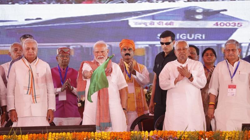 PM Modi flagged off Namo Bharat train between Jaynagar-Patna news in hindi PM Modi flagged off Namo Bharat train between Jaynagar-Patna news in hindi