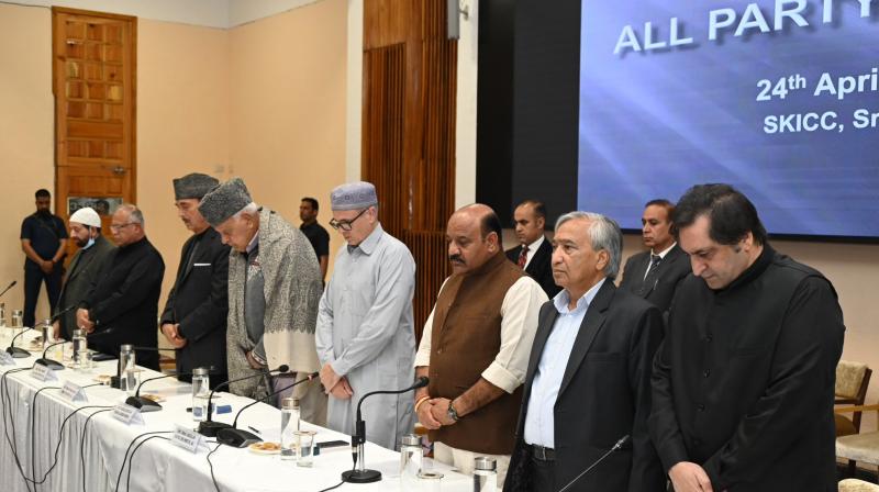 Two minutes silence was observed in the all-party meeting called by CM Omar Abdullah news in hindi Two minutes silence was observed in the all-party meeting called by CM Omar Abdullah news in hindi