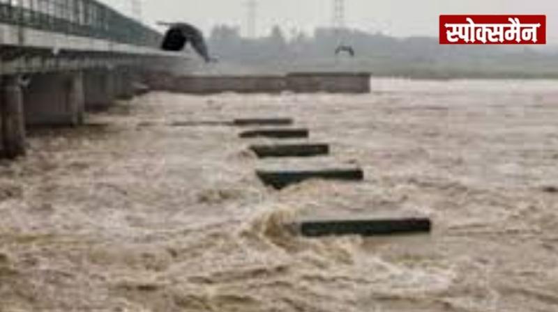 Water level of Yamuna in Delhi continues to rise, work continues to bring people to safe place hindi news 