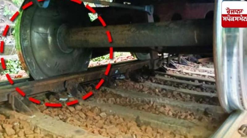 Andhra Pradesh Goods Train Derailed News in Hindi Andhra Pradesh Goods Train Derailed News in Hindi