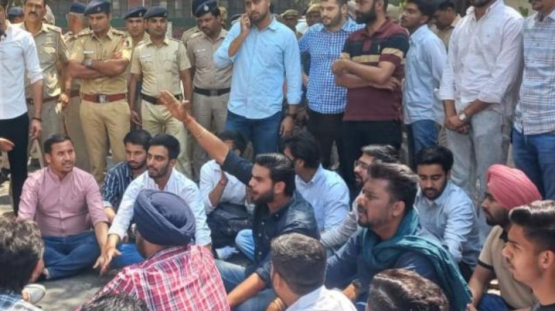 PU Students Protest News in Hindi
