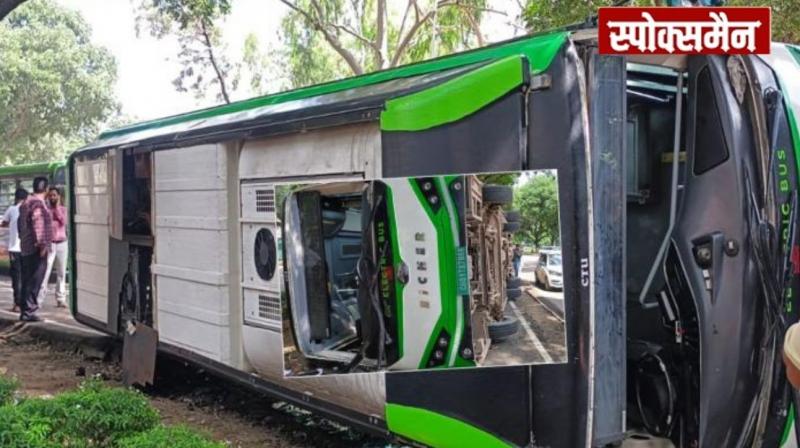 Electric bus overturns in Chandigarh, 4 people injured news in hindi 