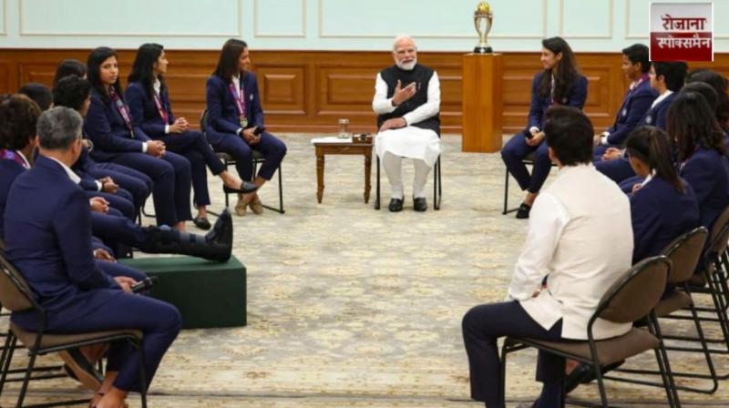 PM Modi meets women's cricket team news in hindi 