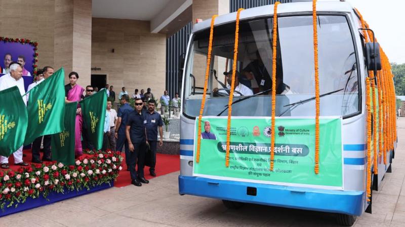 Bihar Chief Minister Nitish Kumar flagged off the Science Exhibition Bus news in hindi