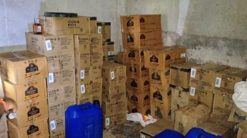 Illegal foreign liquor factory busted in Kasmar news in hindi