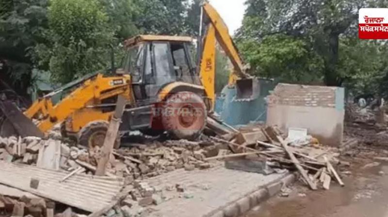 Chandigarh Administration bulldozed 2500 slums News In Hindi