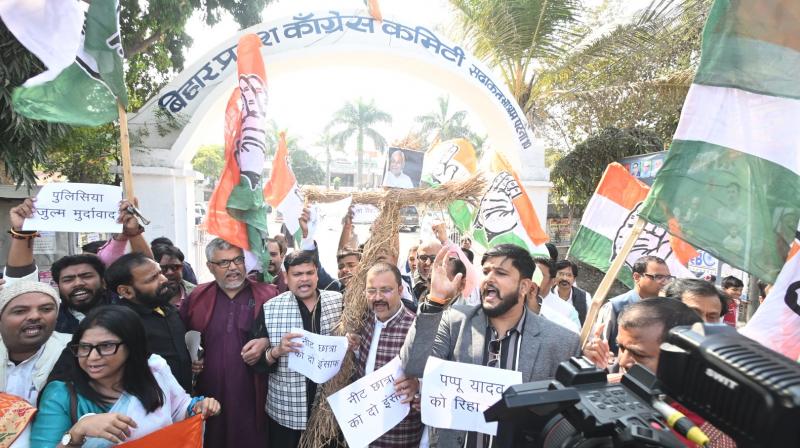 नीट छात्रा कांड में दोषियों को बचाने और सांसद की गिरफ्तारी के खिलाफ कांग्रेस पार्टी का विरोध प्रदर्शन