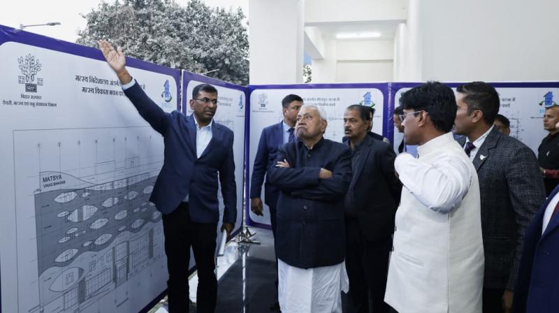 आरा में निर्माणाधीन कृषि अभियंत्रण महाविद्यालय का निरीक्षण करते CM नीतीश कुमार 