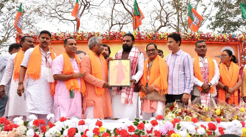 उपमुख्यमंत्री परिवर्तन यात्रा के तहत पश्चिम बंगाल के क्रांतिमाल विधानसभा क्षेत्र (सिलीगुड़ी) में आयोजित विशाल जनसभा को संबोधित कर रहे थे। 