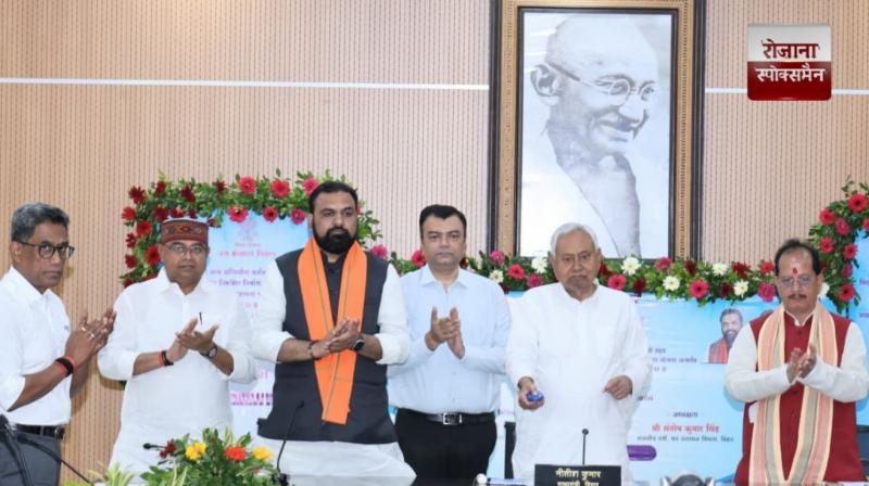 The Chief Minister transferred an amount of ₹802 crore to the accounts of workers news in hindi 