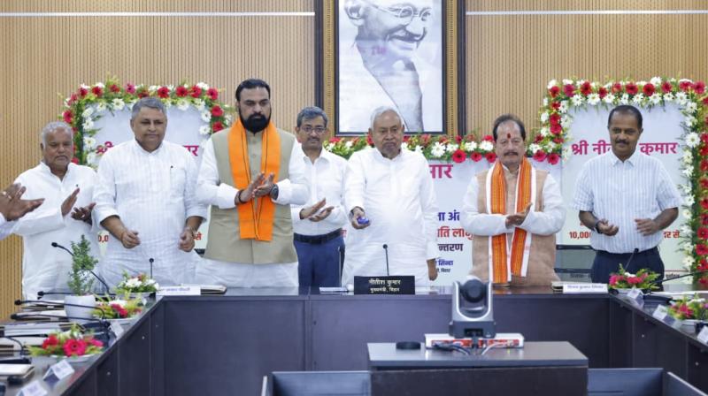 bihar Chief Minister Women Employment Scheme, 1 crore women benefits news in hindi