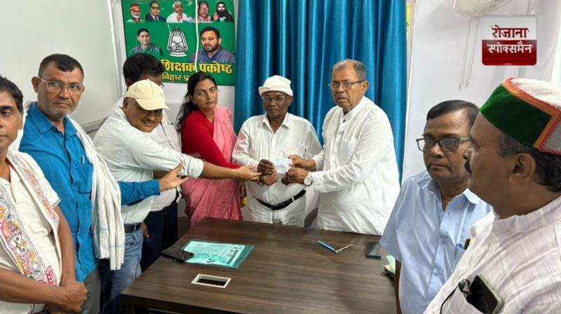 BJP leader Virendra Prasad Kushwaha took membership of RJD along with his supporters news in hindi 