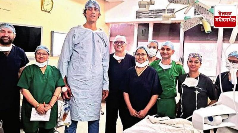 PGI operated on its tallest patient till date who was 7.7 feet tall news in hindi PGI operated on its tallest patient till date who was 7.7 feet tall news in hindi