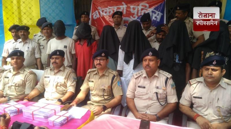 Six criminals arrested with stolen tractor and weapons news in hindi 