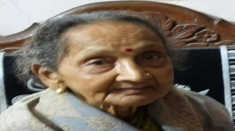 Senior social worker Suraj Jaiswal's 81 year old mother Gomti Devi passed away news in hindi