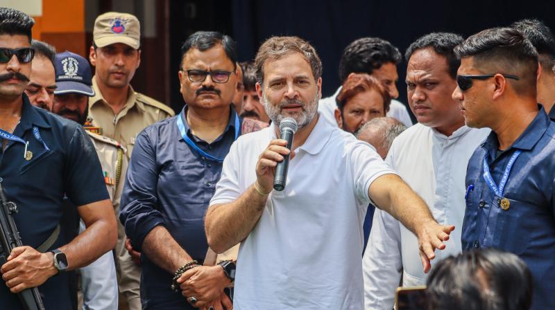 Rahul Gandhi reached Poonch, talked to Pakistani shelling victims news in hindi Rahul Gandhi reached Poonch, talked to Pakistani shelling victims news in hindi
