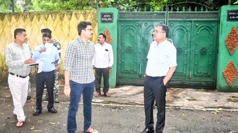 DC SP reviewed the security arrangements at Dishom Guru's residence in Sector One news in hindi