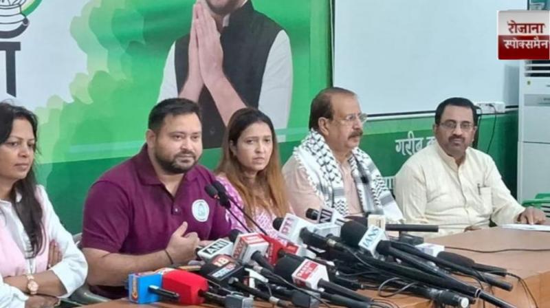Tejashwi Yadav targeted the government news in hindi 