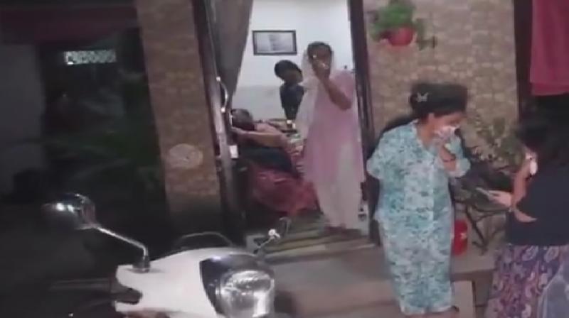 A dead body wrapped in a blanket was found inside a bed-box in Delhi news in hindi