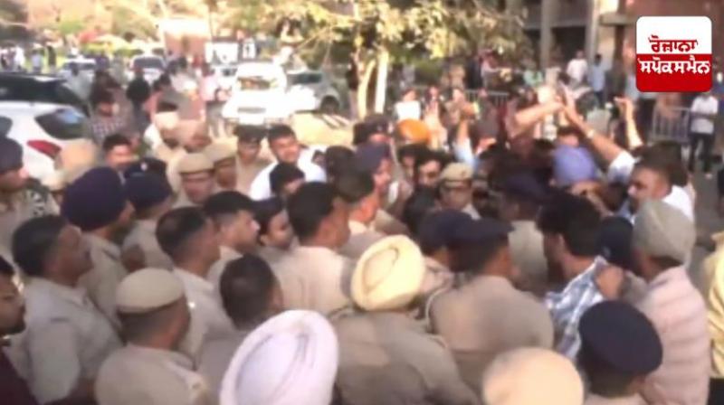 Chaos after stabbing incident in Punjab University news in hindi
