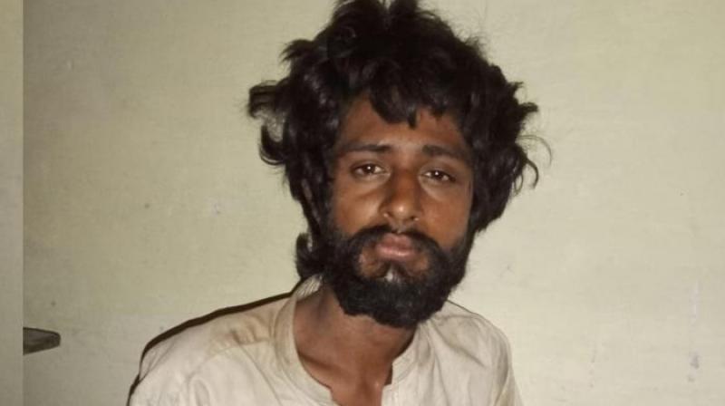 Intruder arrested at Indo-Pak border in Pathankot News In Hindi Intruder arrested at Indo-Pak border in Pathankot News In Hindi