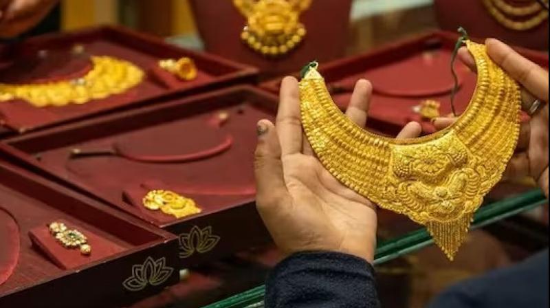 Gold prices rise, price crosses Rs 98,100 latest news in hindi Gold prices rise, price crosses Rs 98,100 latest news in hindi