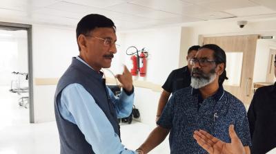 Sanjay Seth reached Gangaram Hospital to meet Shibu Soren News in hindi