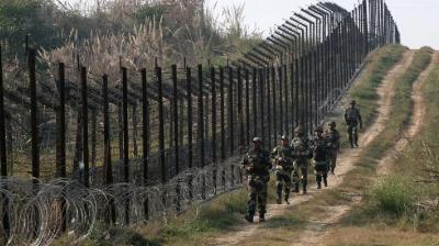 Pakistani troops violated ceasefire on LoC for the ninth consecutive day news in hindi