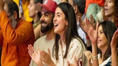 Virat Kohli, Anushka Sharma in kirtan of Krishna Das news in hindi
