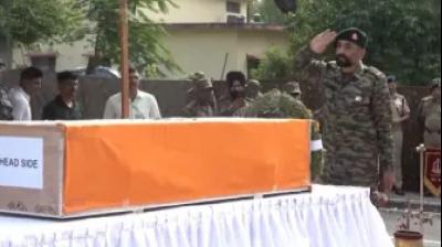 Tributes paid to soldier martyred in Kishtwar encounter News In Hindi