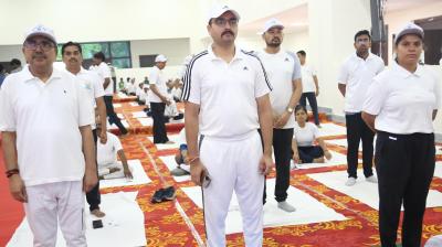 A grand yoga program was organized on the 11th International Yoga Day news in hindi