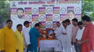 Mahatma Gandhi and Lal Bahadur Shastri were epitomes of honesty and sacrifice news In hindi