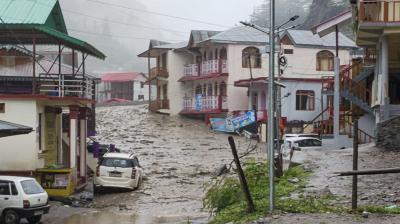 Massive destruction due to cloudburst in Uttarkashi, 4 dead and 50 missing news in hindi
