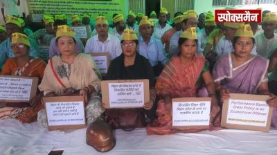 The indefinite agitation of unfunded employees continued for the seventh day news in hindi