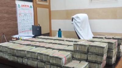 BJP worker arrested with 4 crore cash at railway station news in hindi