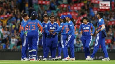 Arundhati Reddy's four-wicket haul helps India gain a 1-0 lead over Australia
