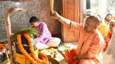 Yogi Adityanath started the Kalash Yatra by performing Rudrabhishek in Gorakhpur