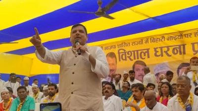 Aam Aadmi Party protest in Patna over the demolition of Biharis houses in Delhi News in hindi