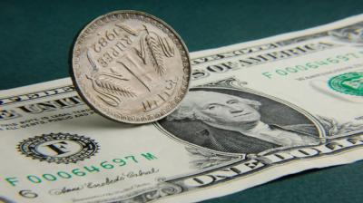 Rupee gains 39 paise in early trade to 85.71 against dollar News In Hindi