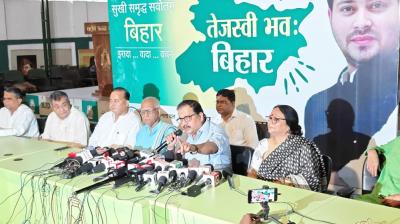 Prof. Manoj Kumar Jha targeted the two-day visit of the Prime Minister news in hindi