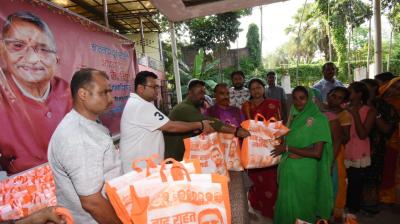 RK Sinha in Patna food distribution and food distribution organised to mark his 75th birthday news in hindi