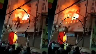 Fire breaks out in Delhi Nangloi person jump to save his life News In Hindi