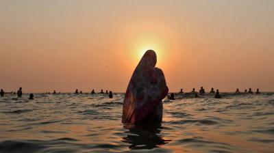 Chhath Puja in India, people offering 'Usha Arghya' to the Sun news in hindi